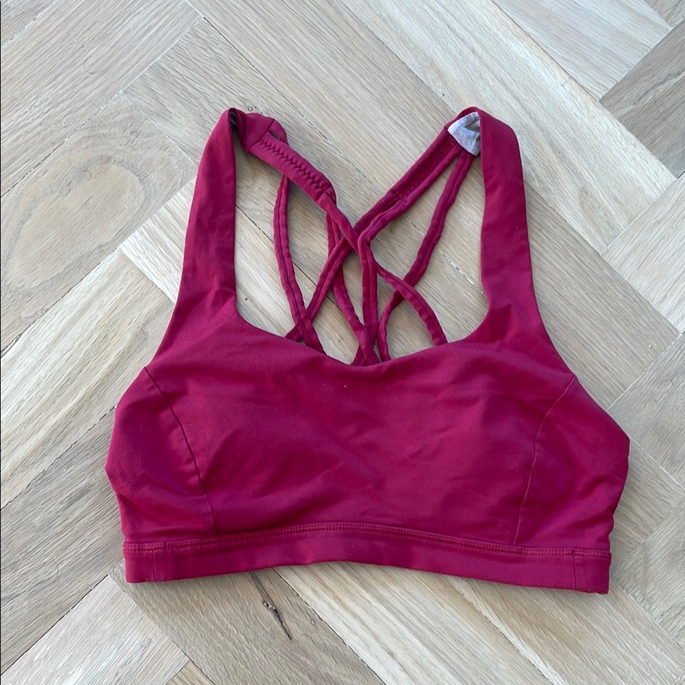 Lululemon Red Sports Bra with Wide Supportive Band and Moisture-Wicking Fabric